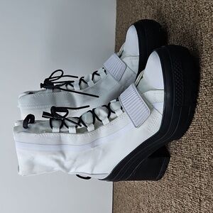 Converse Chuck Taylor White All Star GR82 Platform Heeled Boots Sz 5.5 Womens